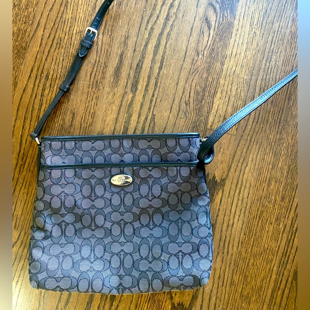 Coach signature crossbody purse - mint condition